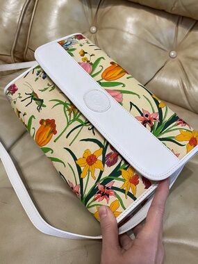Gucci EUC Large Vintage Flora Shoulder Bag COA Floral Canvas Leather Clutch